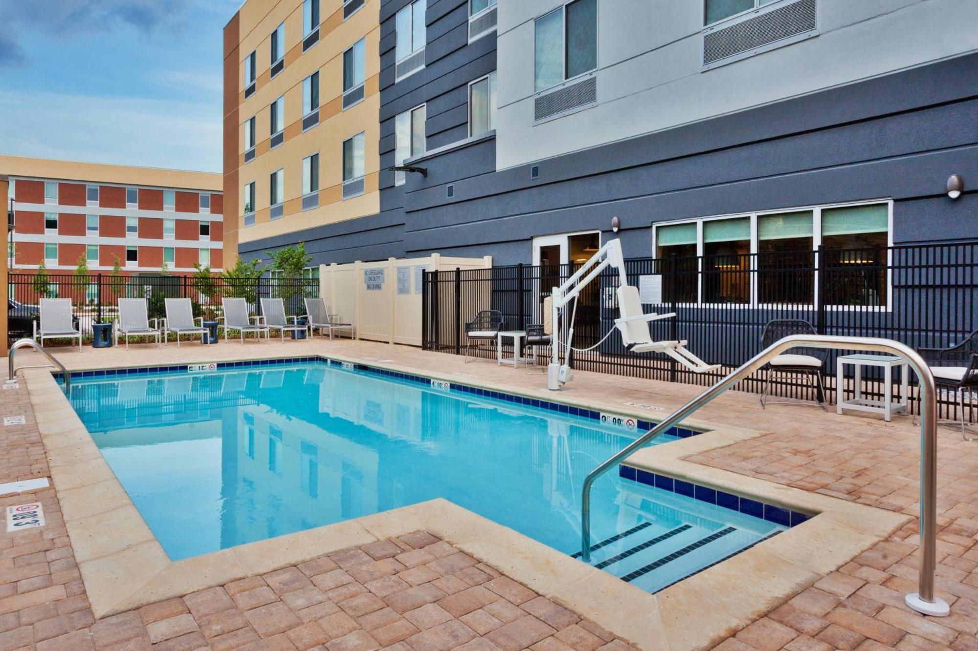 Fairfield Inn & Suites By Marriott Birmingham Colonnade Exterior photo
